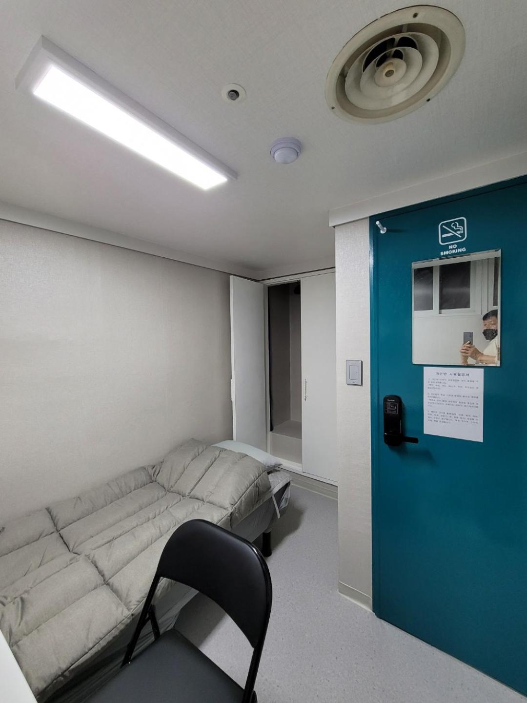 Female Only - Coco Stay Jongno Hyehwa Station Сеул Экстерьер фото