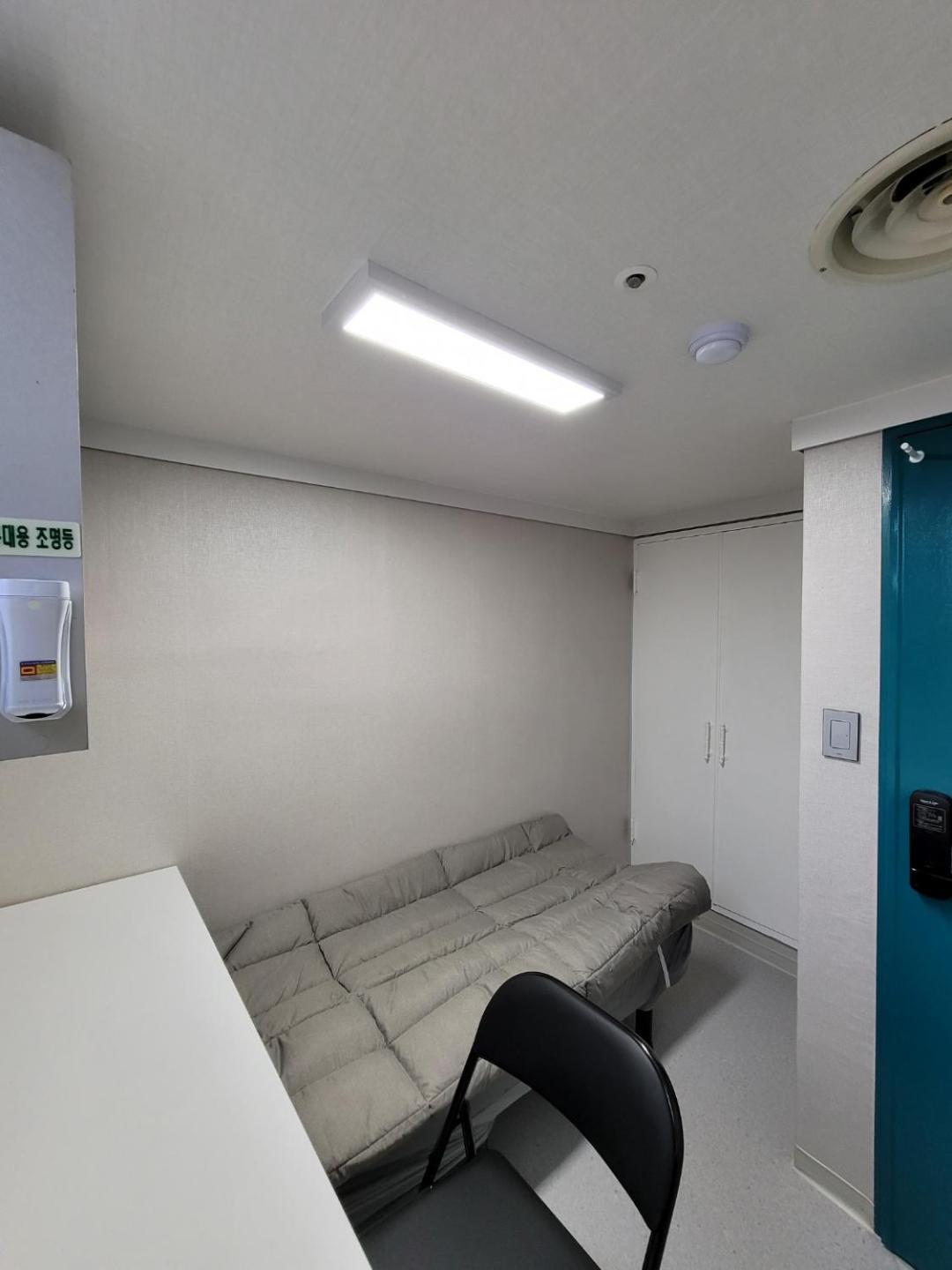Female Only - Coco Stay Jongno Hyehwa Station Сеул Экстерьер фото
